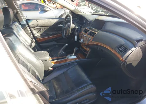 2011 Honda Accord 2.4 Ex-L from USA, damaged, VIN 1HGCP2F8XBA118699